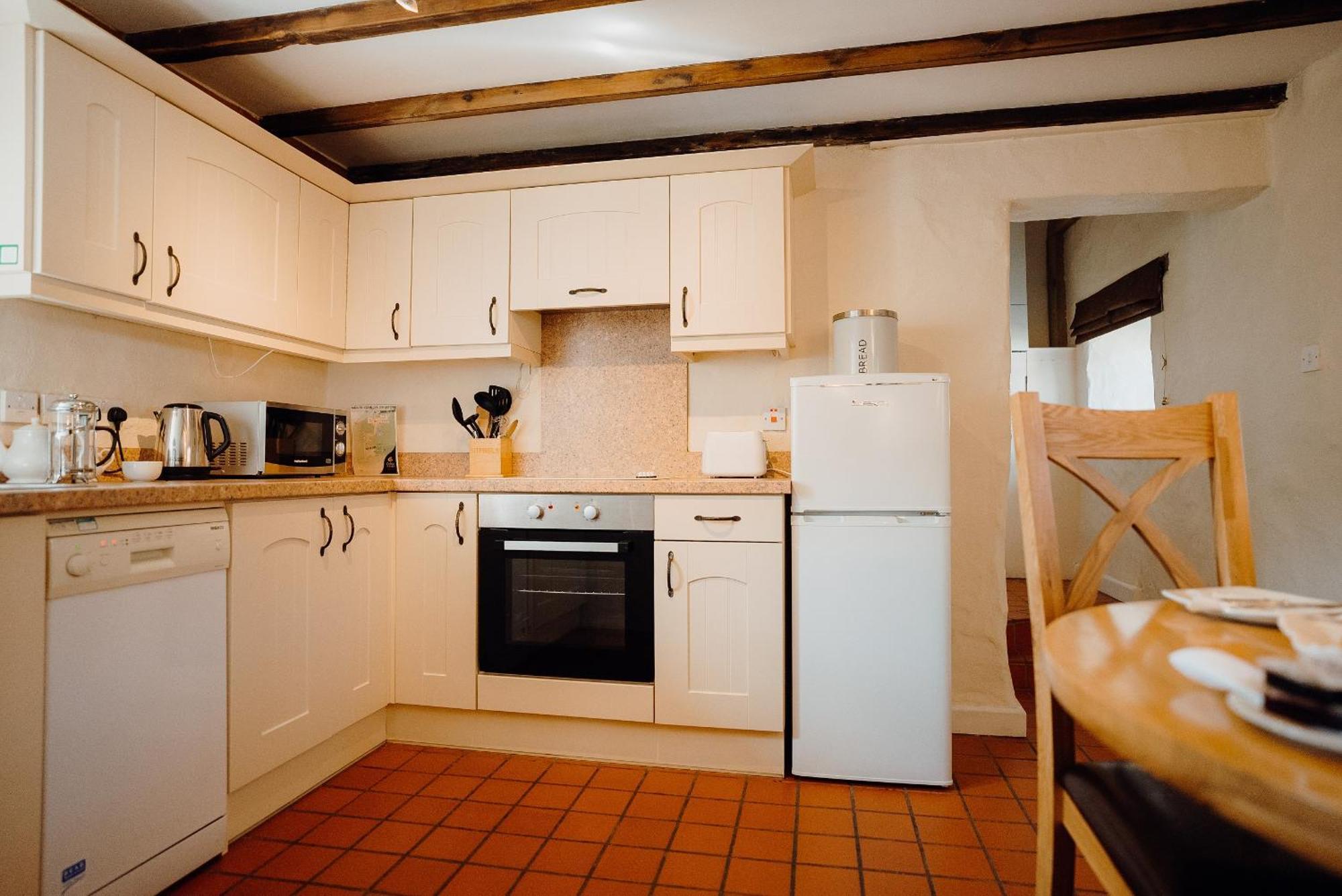 Отель Celtic Haven Lydstep Экстерьер фото